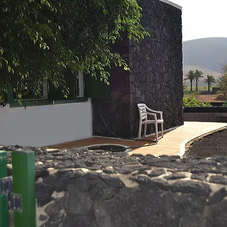 Charming Chalet In Yaiza With Fireplace & Pool 야이자