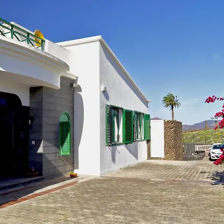 Charming Chalet In Yaiza With Fireplace & Pool *