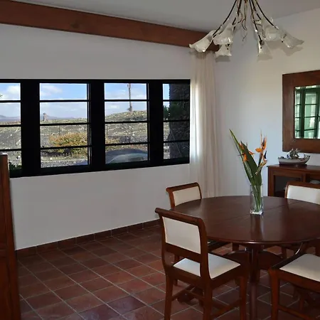 Charming Chalet In Yaiza With Fireplace & Pool * Yaiza (Lanzarote)