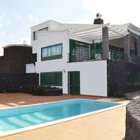 Charming Chalet In Yaiza With Fireplace & Pool Yaiza (Lanzarote)